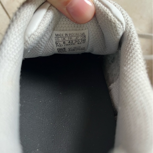 Adidas  Supestar men’s shoe size 9.5 white and white stripes - Picture 7 of 10